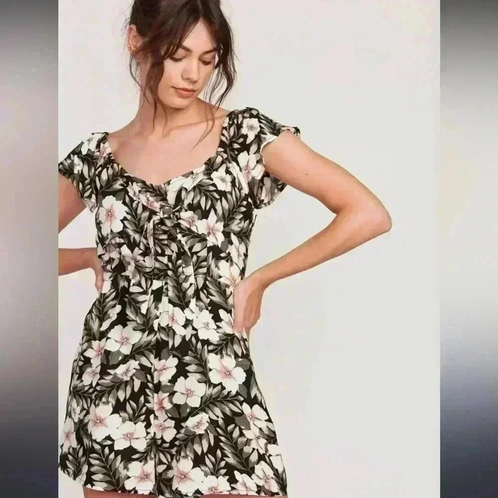 Volcom Coco Short Sleeve Romper In Size Xs - image 1